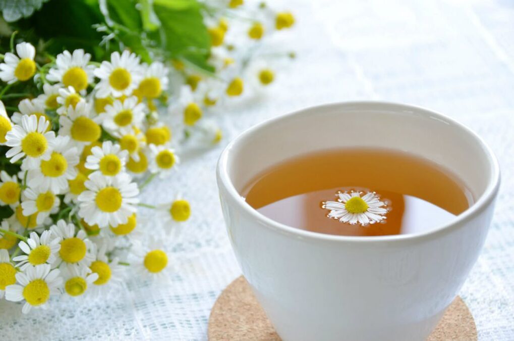 Chamomile decoction soothes and eliminates muscle hypertonicity during thoracic osteochondrosis.