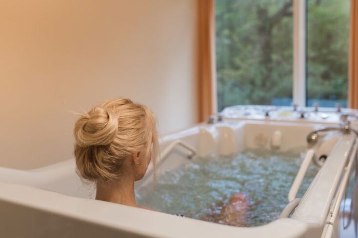 Therapeutic baths for thoracic osteochondrosis should not last more than 15 minutes.