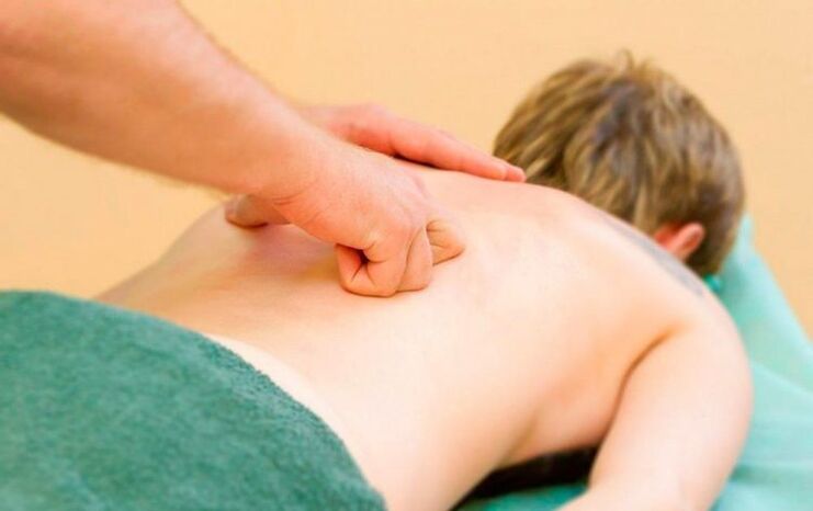 Thoracic back massage for osteochondrosis