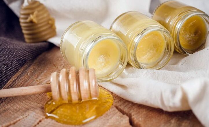 You can prepare an ointment for the treatment of thoracic osteochondrosis at home